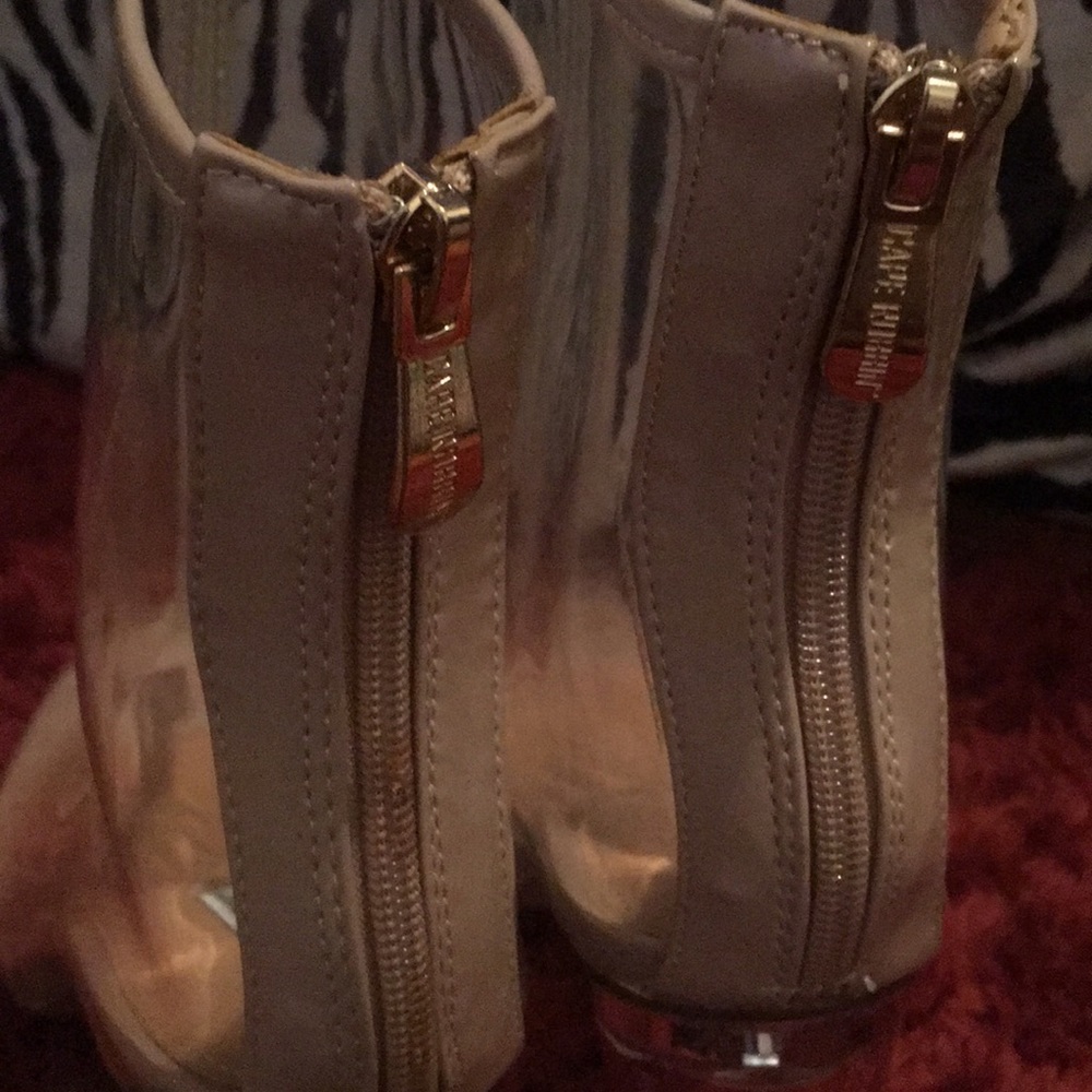 Clear heels! - Picture 2 of 3